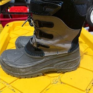 Khombu Kids Winter Boots - Black and Gray